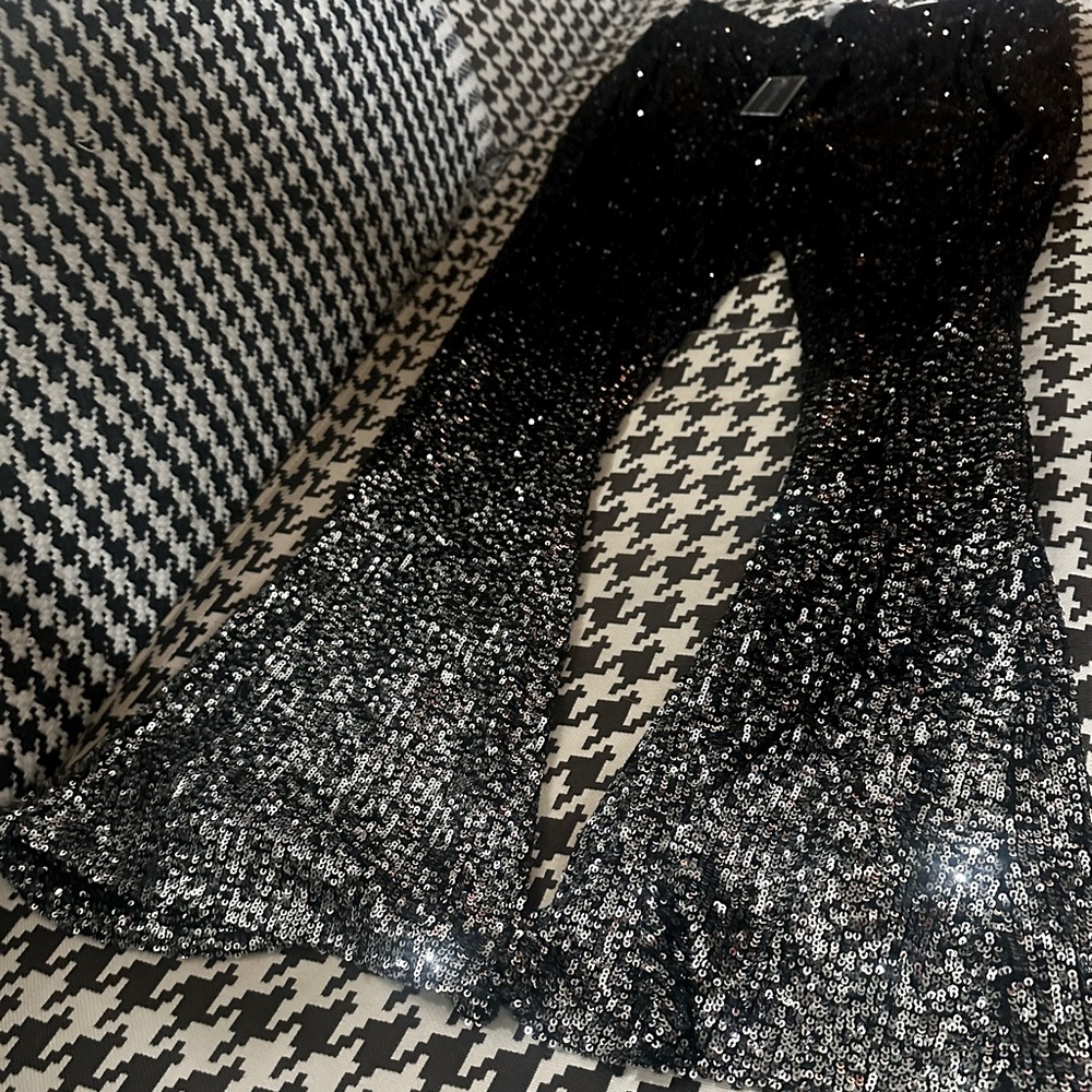NWT Cable & Gauge sequin bell bottom flare pants. 🖤